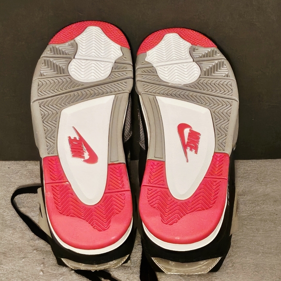 New Nike Air Jordan IV (Black Cat) Basketball Sneakers, M9.5, (2020 re-release) - Picture 7 of 8